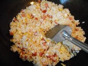 虾爆料炒米饭怎么做视频,家常美味，简单易学