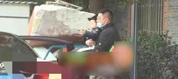 吃瓜爆料红领巾视频,吃瓜爆料视频背后的真相与争议 第2张 吃瓜爆料红领巾视频,吃瓜爆料视频背后的真相与争议 第2张