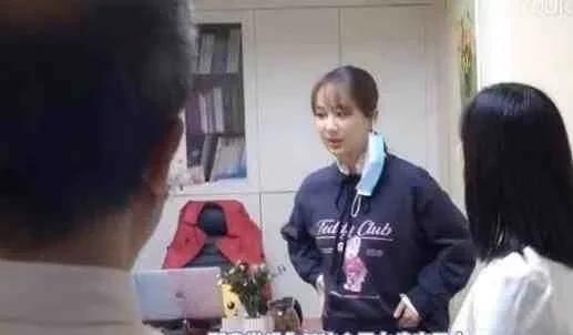 吃瓜爆料红领巾视频,吃瓜爆料视频背后的真相与争议 第3张 吃瓜爆料红领巾视频,吃瓜爆料视频背后的真相与争议 第3张