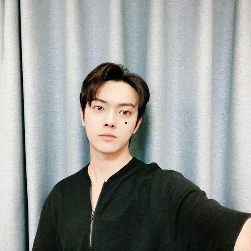 许凯爆料炫富视频播放,揭秘明星奢华生活