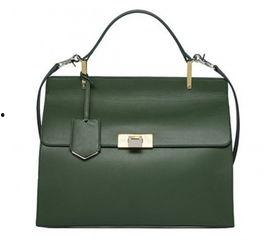 博主爆料巴黎世家视频,巴黎世家视频背后的时尚风云  第2张