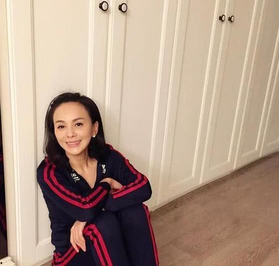 河南郑州王琳网红吃瓜,趣味互动引网友热议  第2张